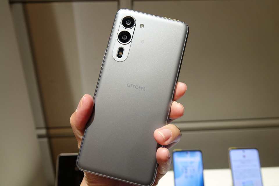 写真で見る「arrows We2」と「arrows We2 Plus」] - ケータイ Watch