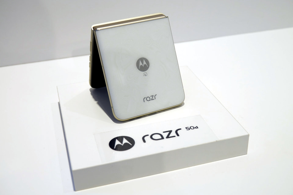 ドコモのirumoで「motorola razr 50d」発売、OCN モバイル ONEからの