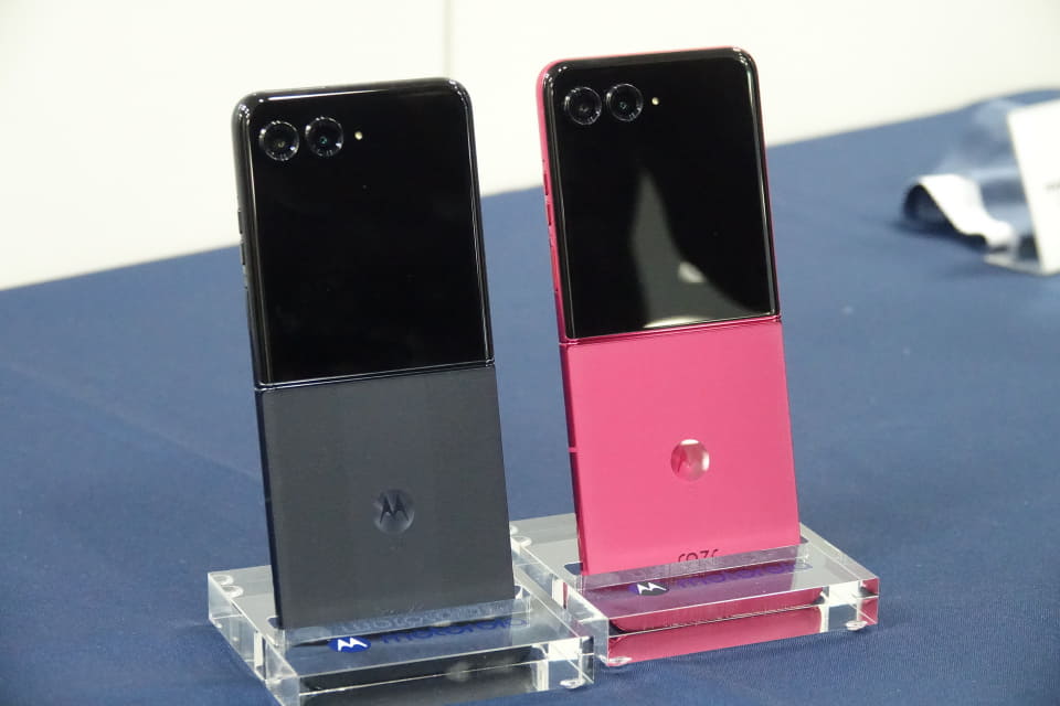 写真で見る「motorola razr 50 ultra」] - ケータイ Watch