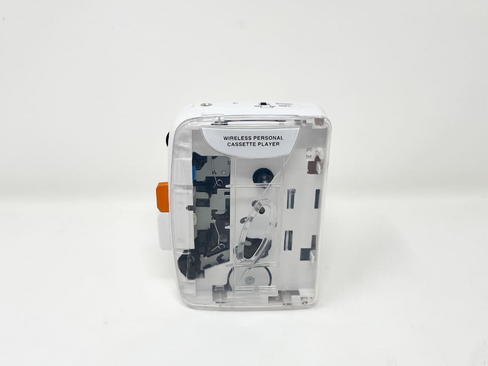 3COINSの現代風にアップデートされたカセットプレーヤー - ケータイ Watch