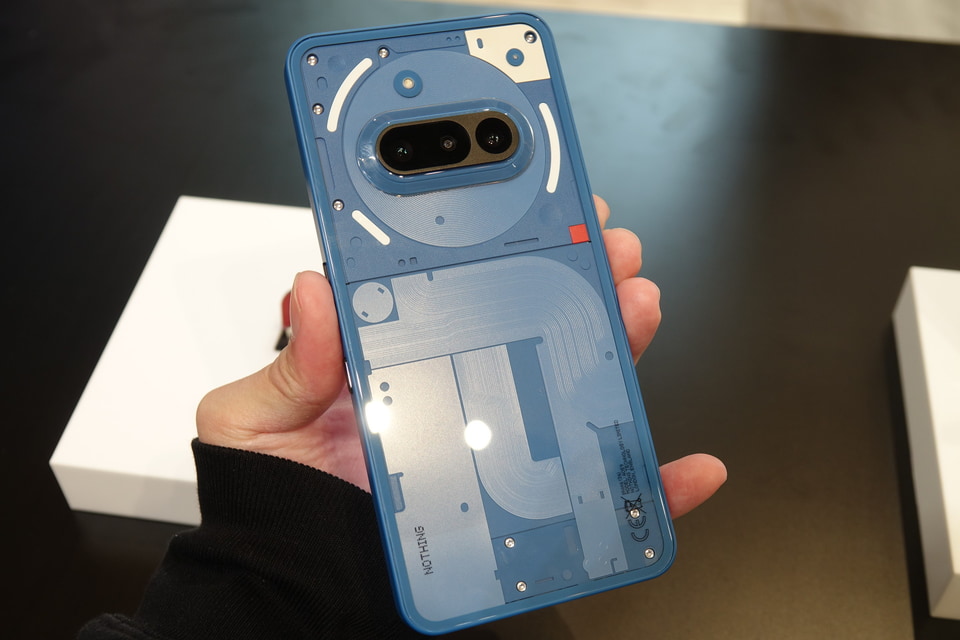 楽天モバイルで「Nothing Phone(3a)」「Nothing Ear(a)」本日15日発売