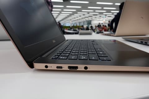 Dell Inspiron 5370 SSD128GBメモリ標準搭載 DELL inspiron 13 5370