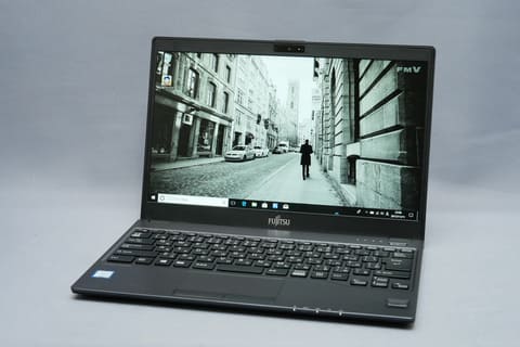 Hothotレビュー】重量748gで4コアCPU搭載のモバイルノート、富士通