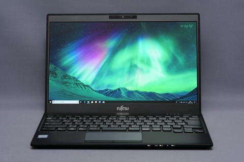 Hothotレビュー】ついに700gを切った世界最軽量の13.3型ノート「富士通