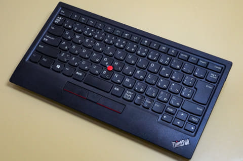 笠原一輝のユビキタス情報局】上質な打鍵感の“赤ぽっちThinkPad