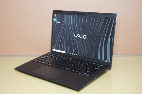 笠原一輝のユビキタス情報局】1kg切りで最高峰の性能を実現した「VAIO
