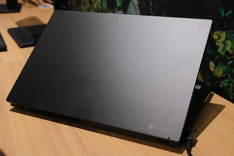 Acer、裸眼立体視対応の15.6型ノートと27型ゲーミングモニター - PC Watch