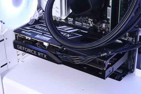 Hothotレビュー】見た目がカッケェホワイトゲーミングPC