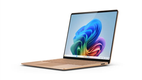 Snapdragon X搭載「Surface Laptop」と、旧世代「Surface Laptop 5」の