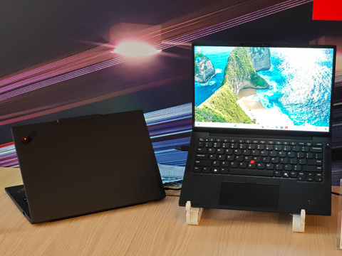 ThinkPad X13がダイエットに成功！軽量化で933gに - PC Watch