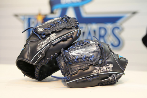 6/19(金)お父さんを対象に三浦選手グローブ抽選でプレゼント ｜ 横浜