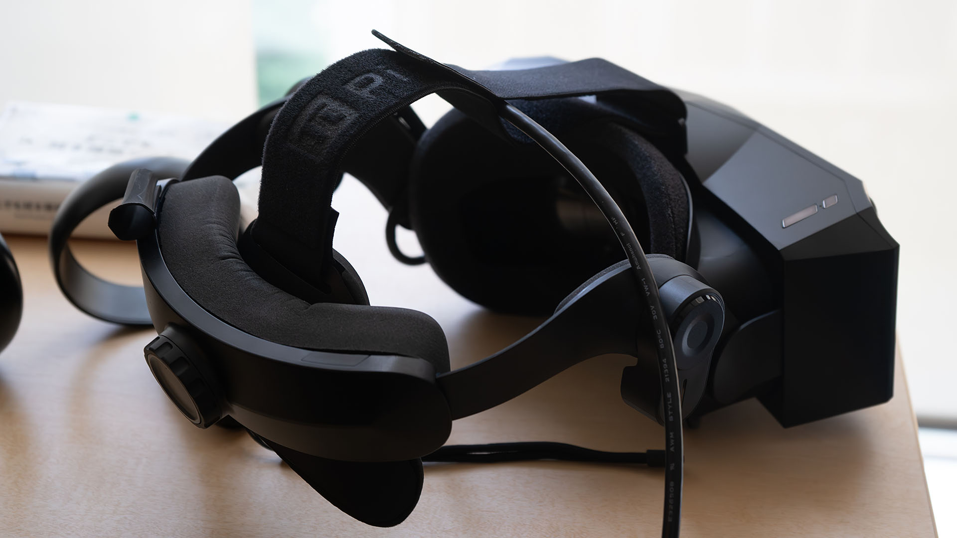 大きいボディーだけど軽くて快適 PC VR「Pimax Crystal Light」体験