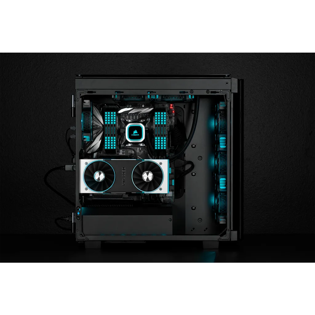 DOMINATOR® PLATINUM RGB 32GB (2 x 16GB) DDR4 DRAM 3600MHz C18