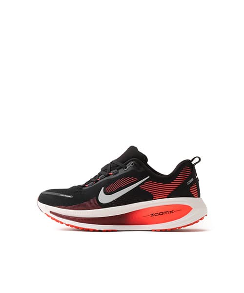 NIKE VOMERO 18 BLACK/METALLIC SILVER-BRIGHT CRIMSON（ナイキ ズーム