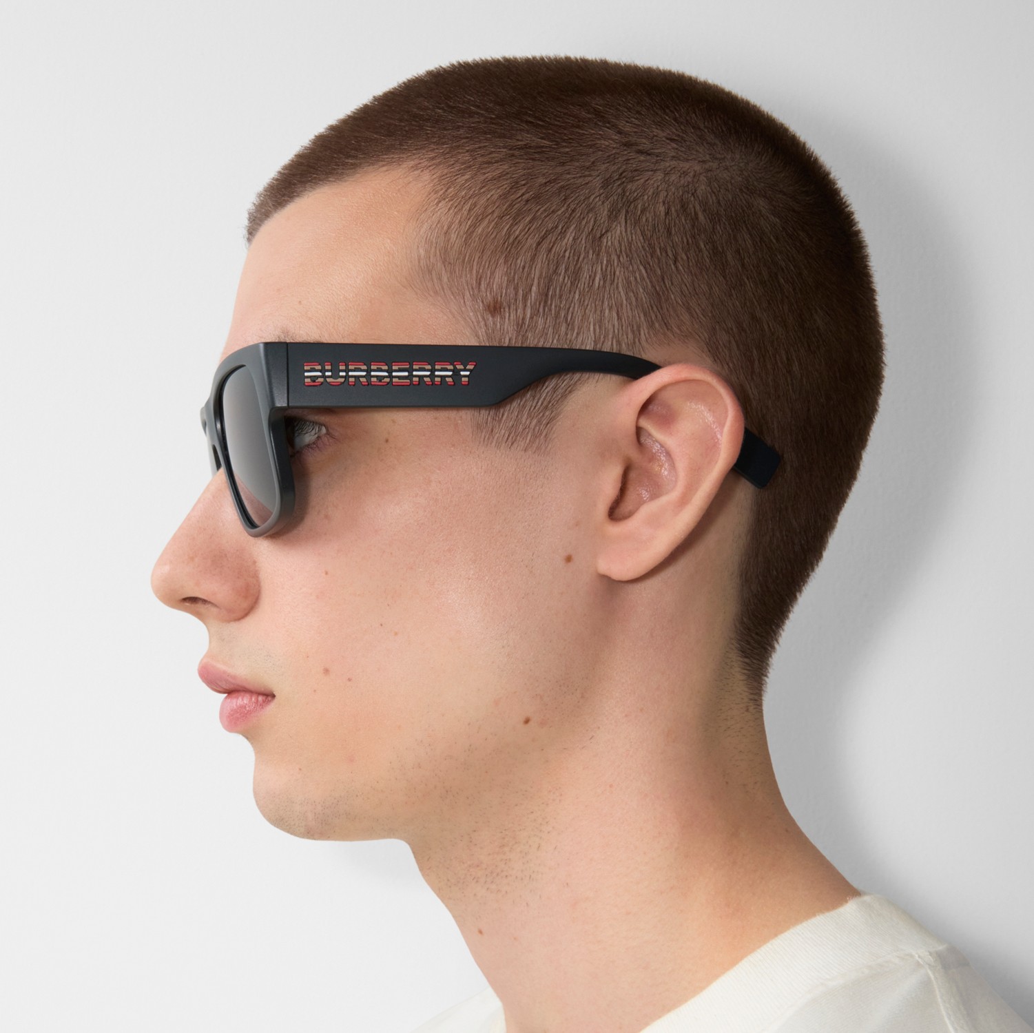 ロゴディテール スクエアフレーム サングラス (ブラック) - メンズ