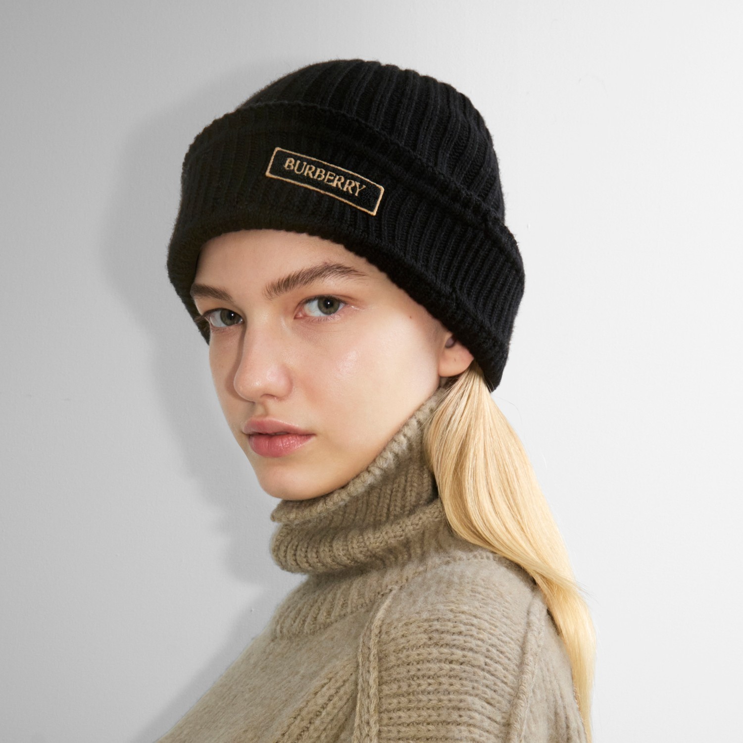 ロゴ ウールビーニー (ブラック) - メンズ | Burberry®公式サイト