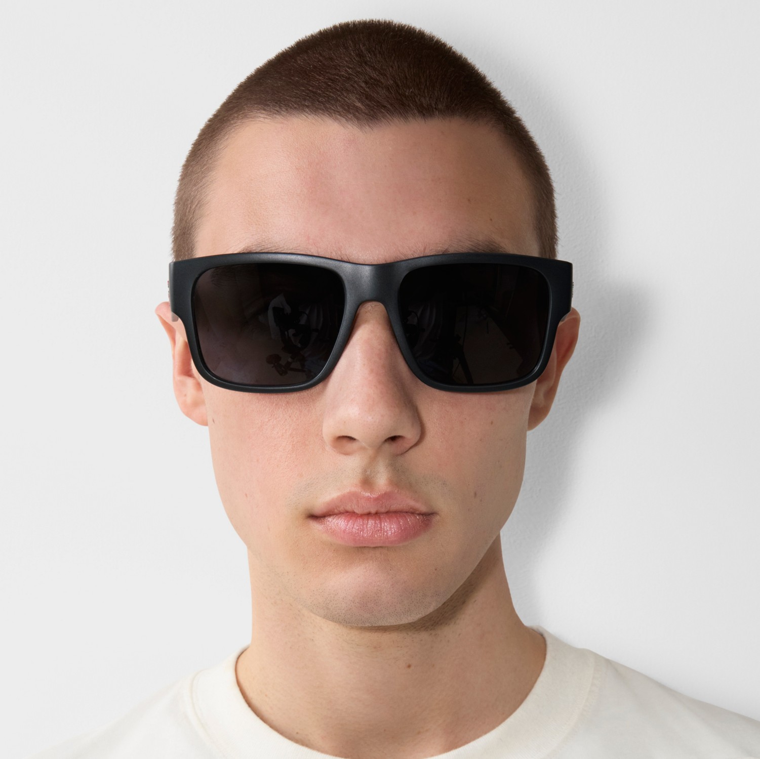 ロゴディテール スクエアフレーム サングラス (ブラック) - メンズ