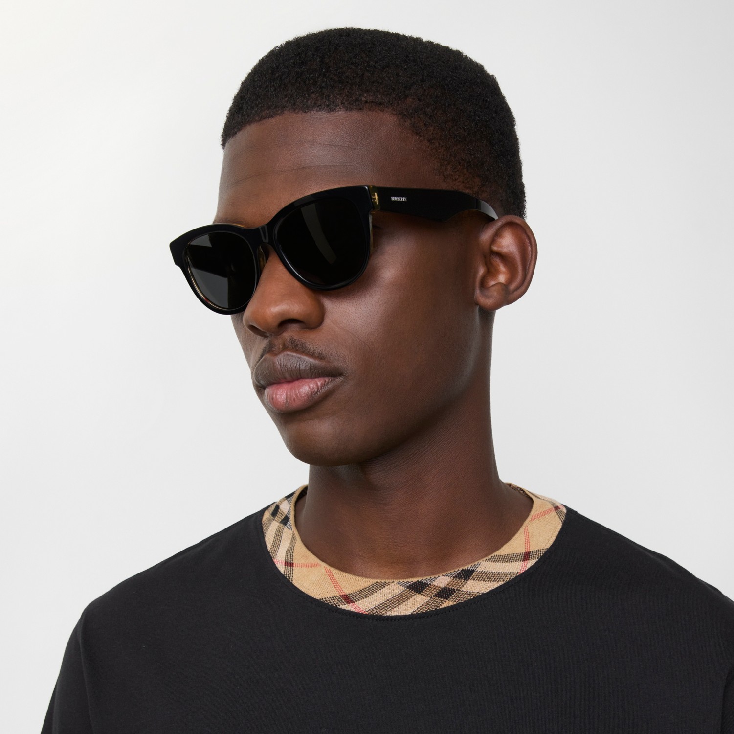 チェック ラウンド サングラス (ブラック／チェック) | Burberry®公式