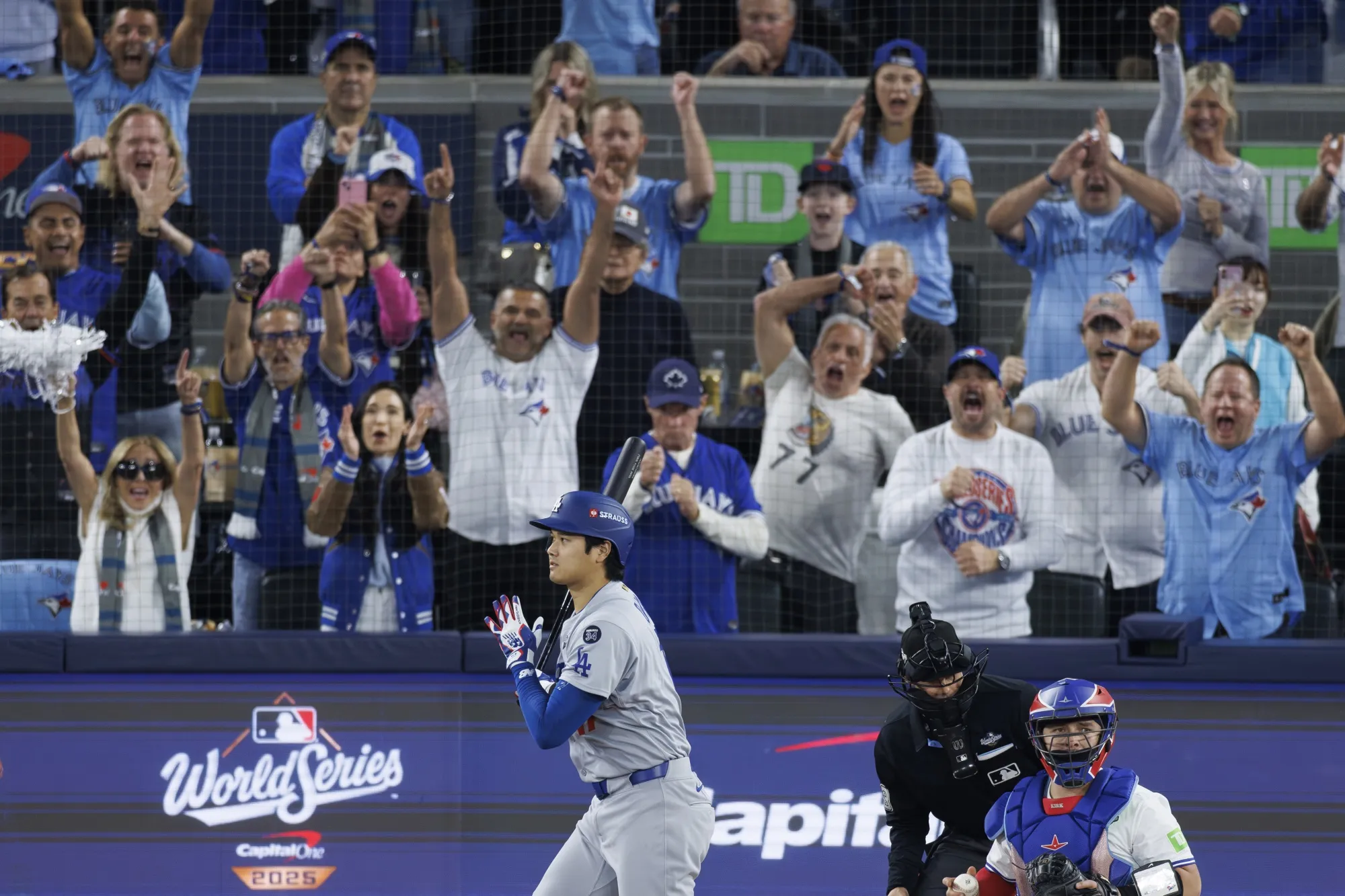 ブルージェイズ旋風にカナダ沸騰、ワールドシリーズいざ天王山へ