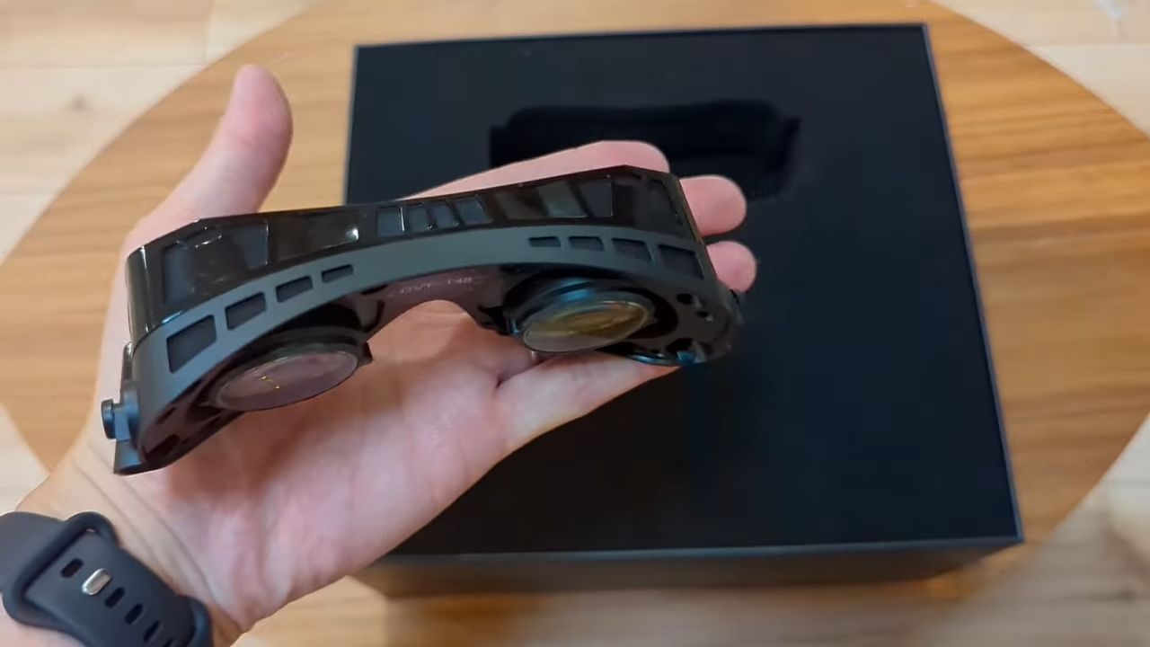 世界最小最軽量のVRデバイス「Bigscreen Beyond」のプロトタイプ版