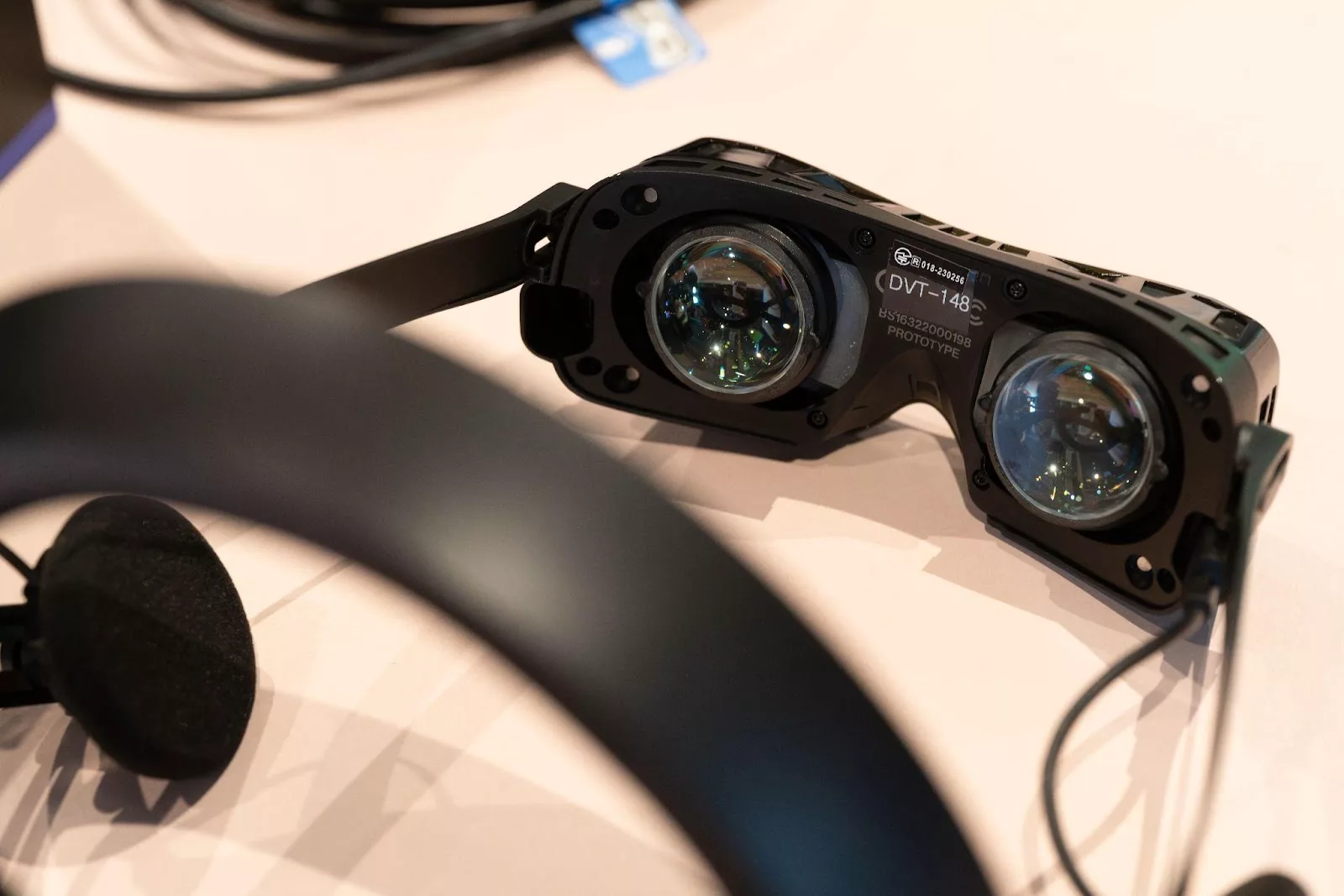 その軽量さに驚きの声。世界最小クラスVRヘッドセット「Bigscreen