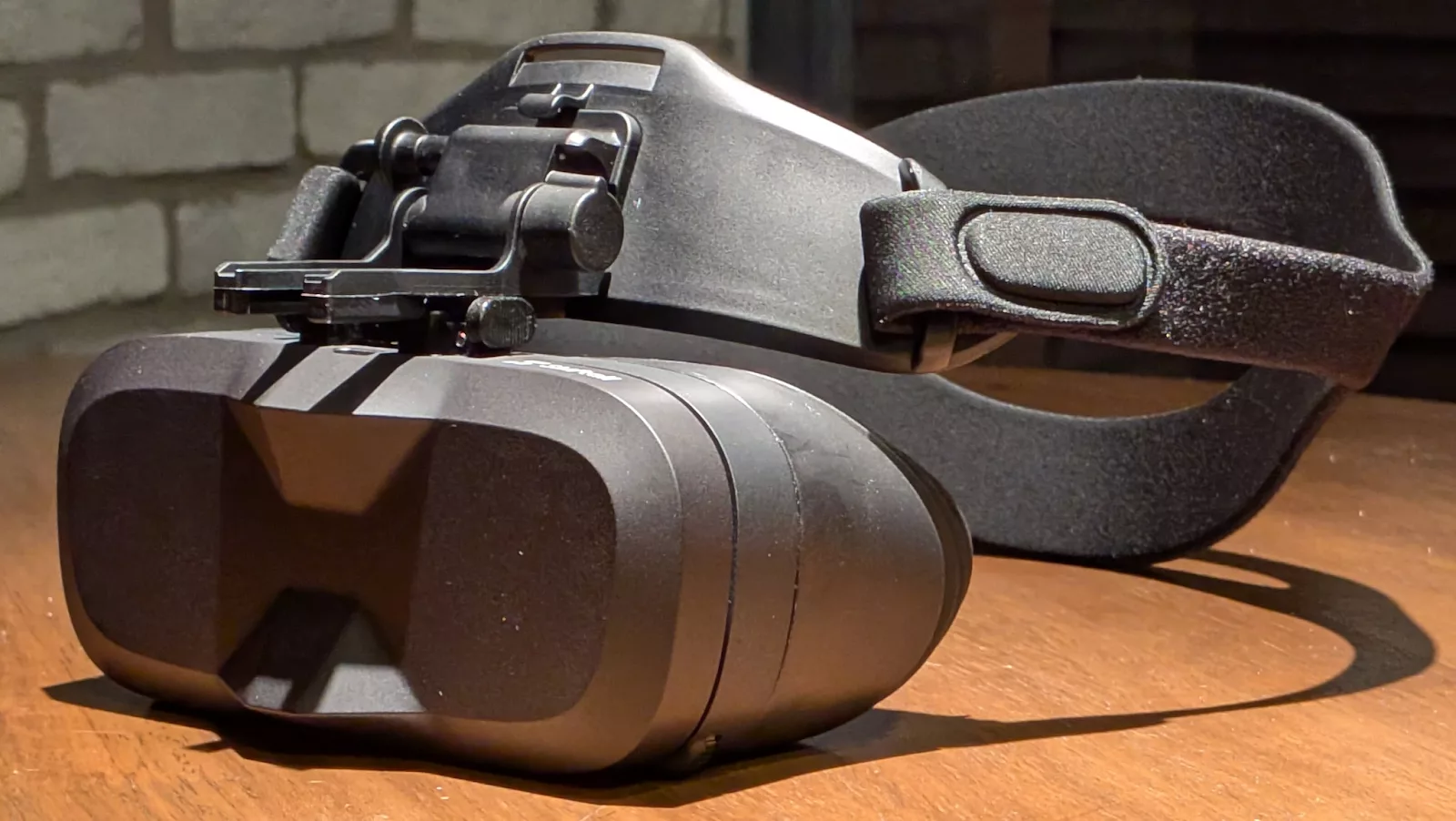 小型軽量と高画質を両立する国産VRデバイス「MeganeX Superlight 8K