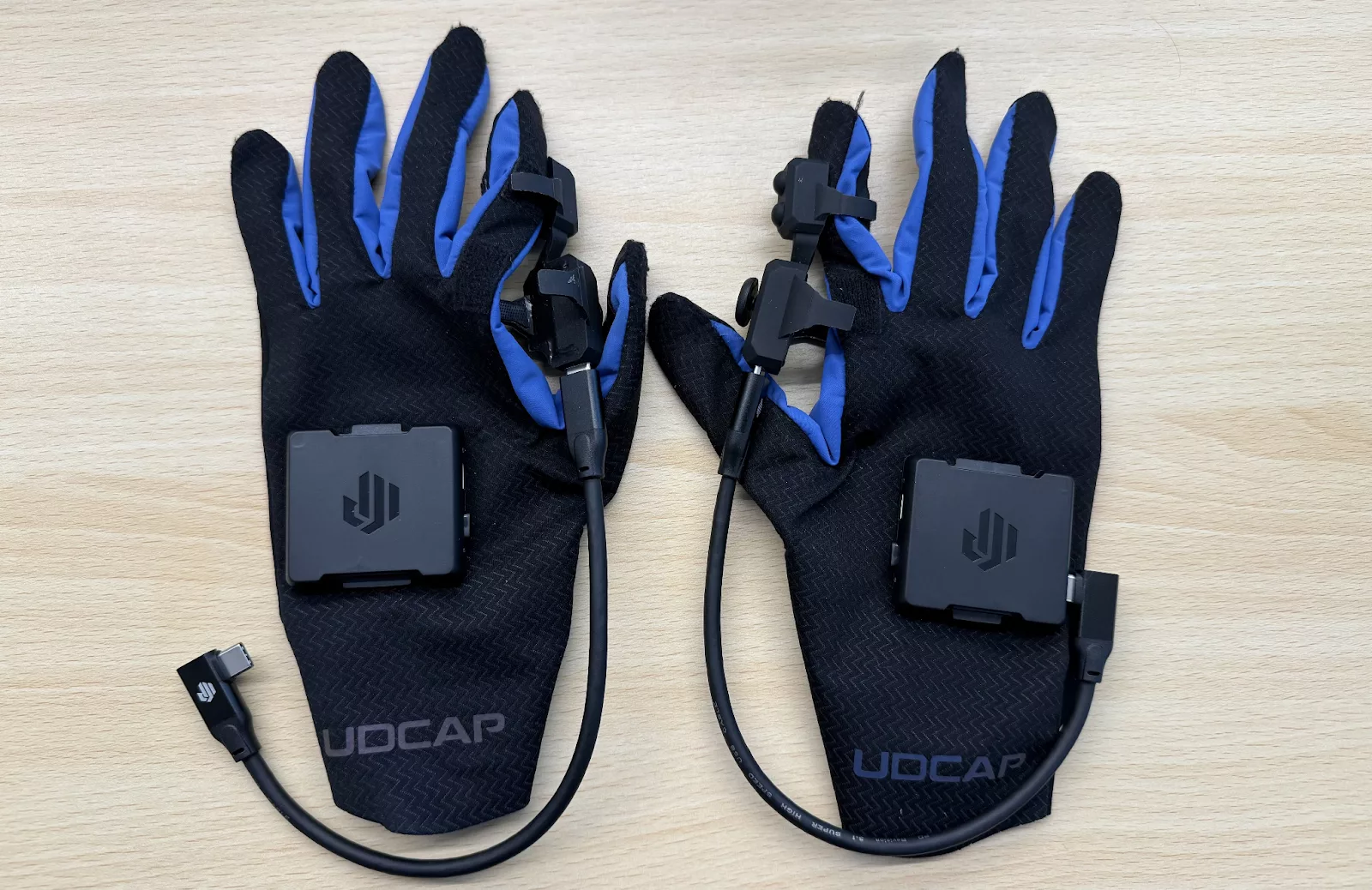 ハンドトラッキングデバイス「UDCAP VRグローブ」レビュー 世界から