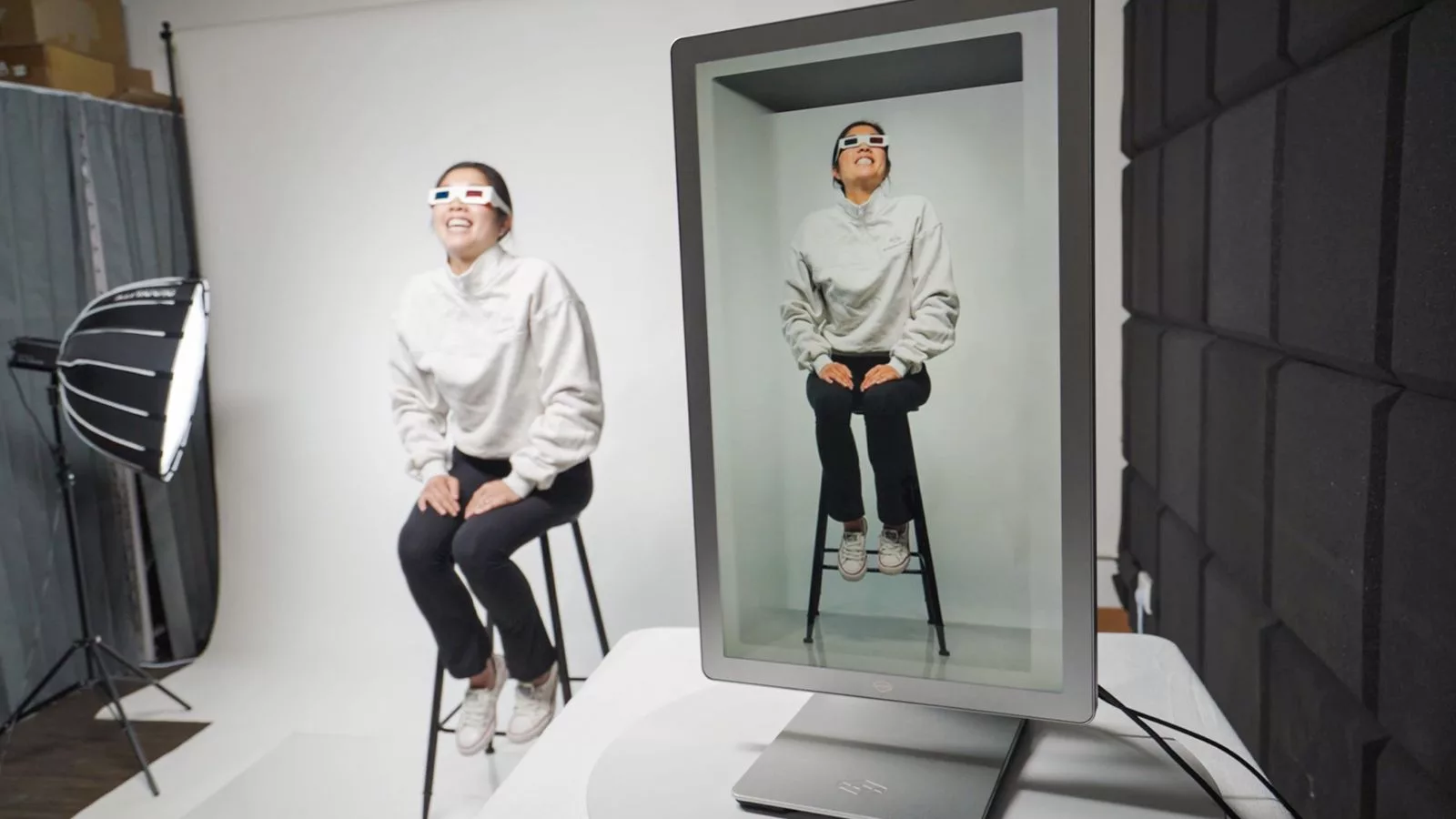 Looking Glassが極薄4Kホログラフィックディスプレイ「HLD」を発表