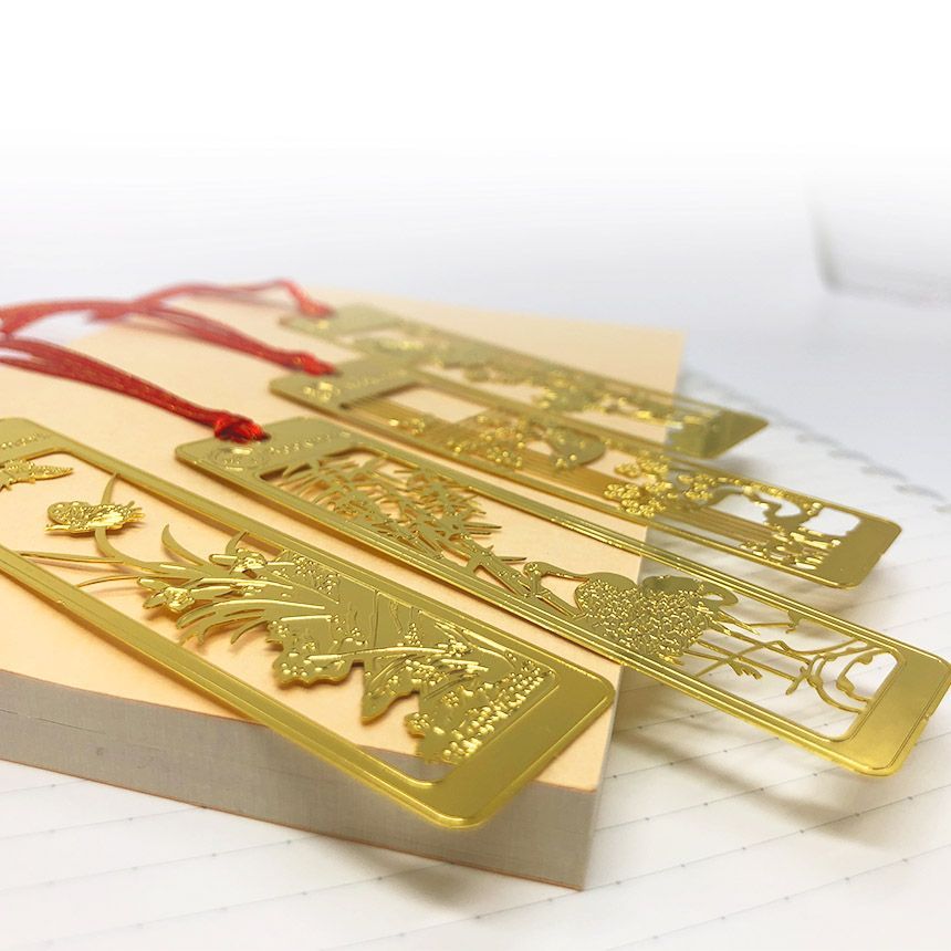 しおり ブックマーカー 4枚セット 栞 四君子 梅 蘭 竹 菊 透かし彫り