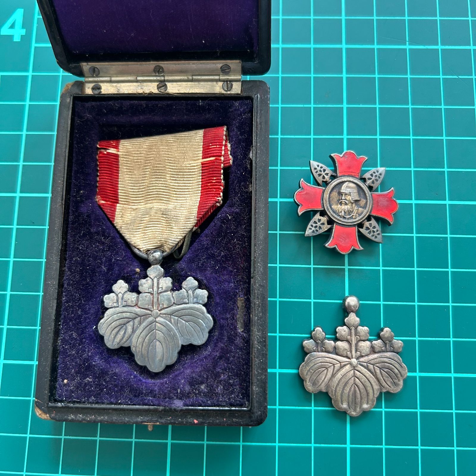 勲章 3点まとめセット/軍人傷痍記章 戦傷/旧日本軍 勲章 勲八等白色桐