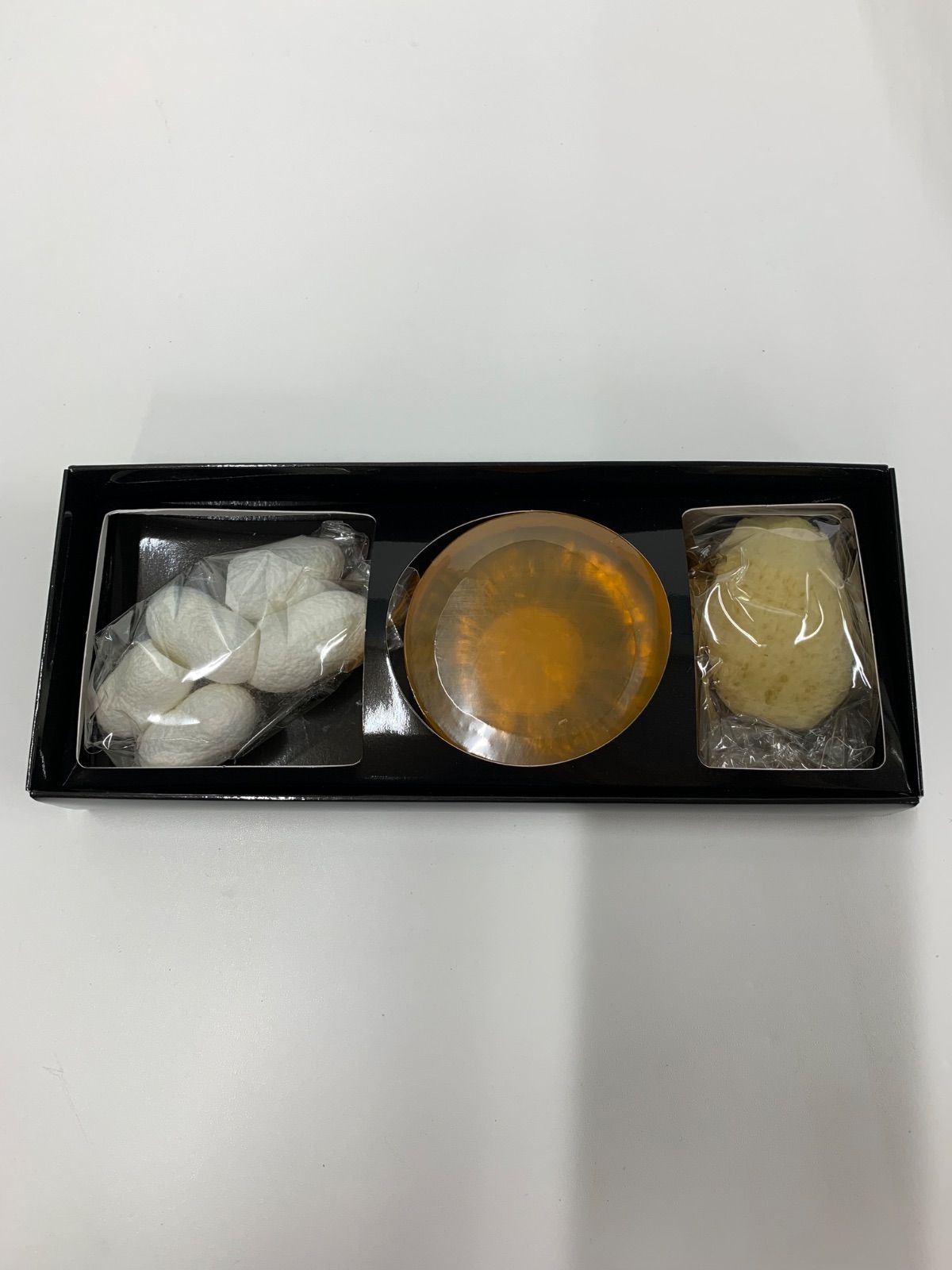 J929 RAJAS ラジャス アピナールソープ ゴールド 〈美容液石鹸〉 90g