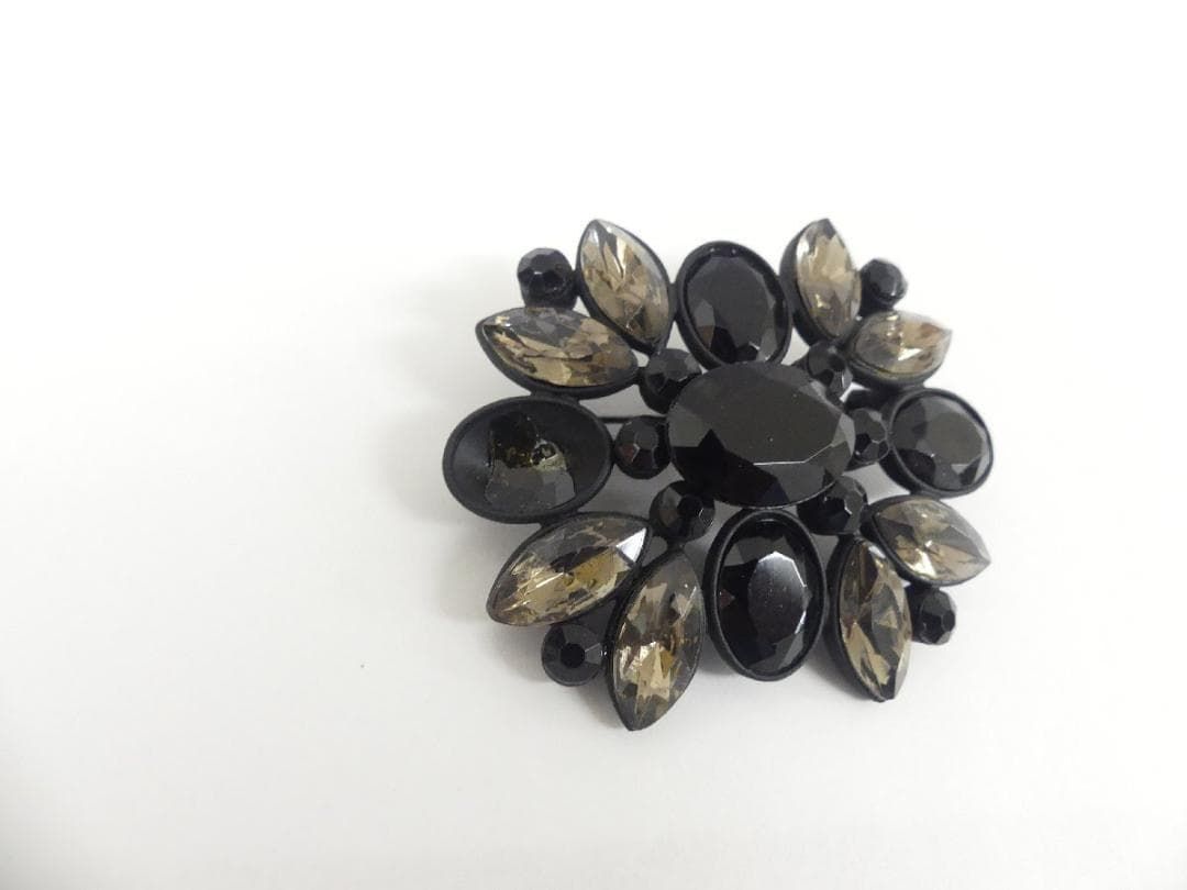 ☆FOXEY/フォクシー ジュエルクラシック ブローチ 石取れあり - メルカリ