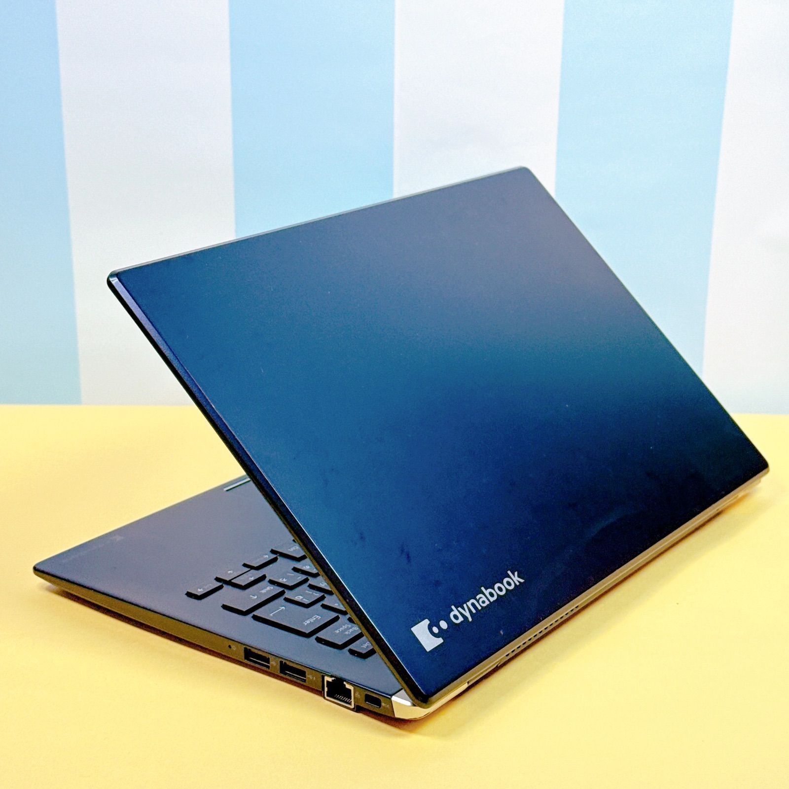 Win11公式対応10世代i7/メ16G/高速SSD/カメラ/フレームレス/無線 Win11