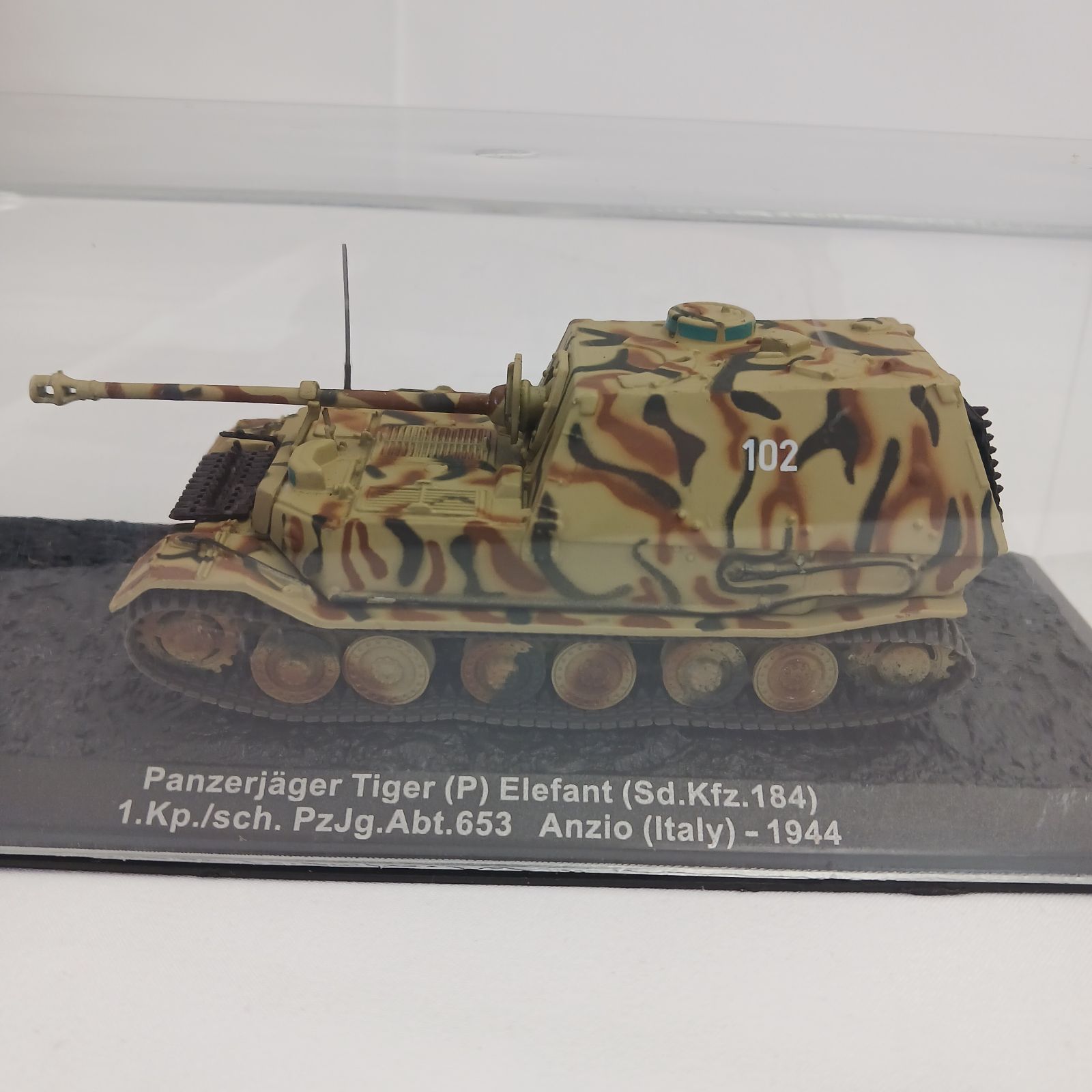 中古美品】デアゴスティーニ コンバット・タンクモデルコレクション