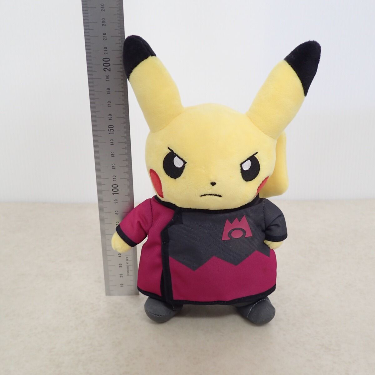 ポケモンセンター ぬいぐるみ ボスごっこピカチュウRR マグマ団