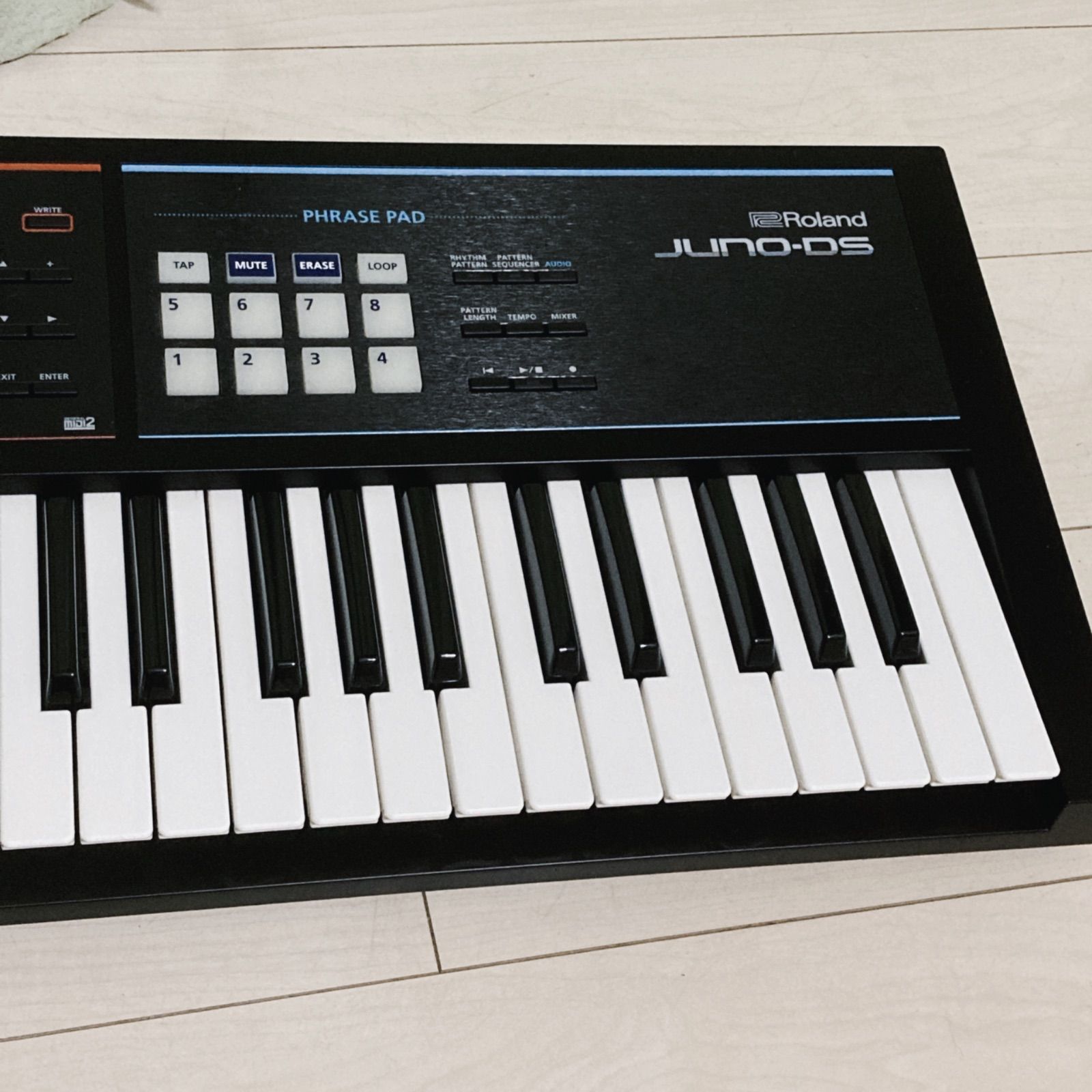 Roland Juno-ds61 純正ソフトケース付き 東京の方の引き取り歓迎