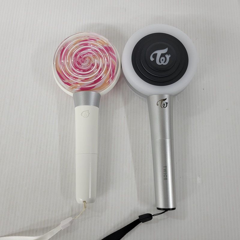 中古 TWICE ペンライト 箱付き 2個 TWICE ペンライト ホワイト 専用