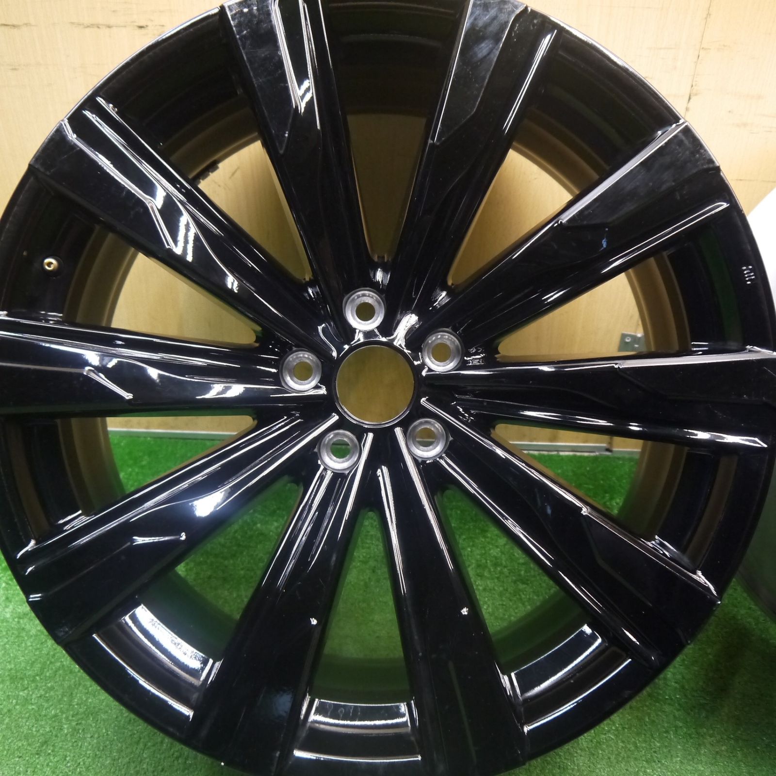 新型クラウン クラウンスポーツ 純正ホイール 21インチ 傷あり 新車