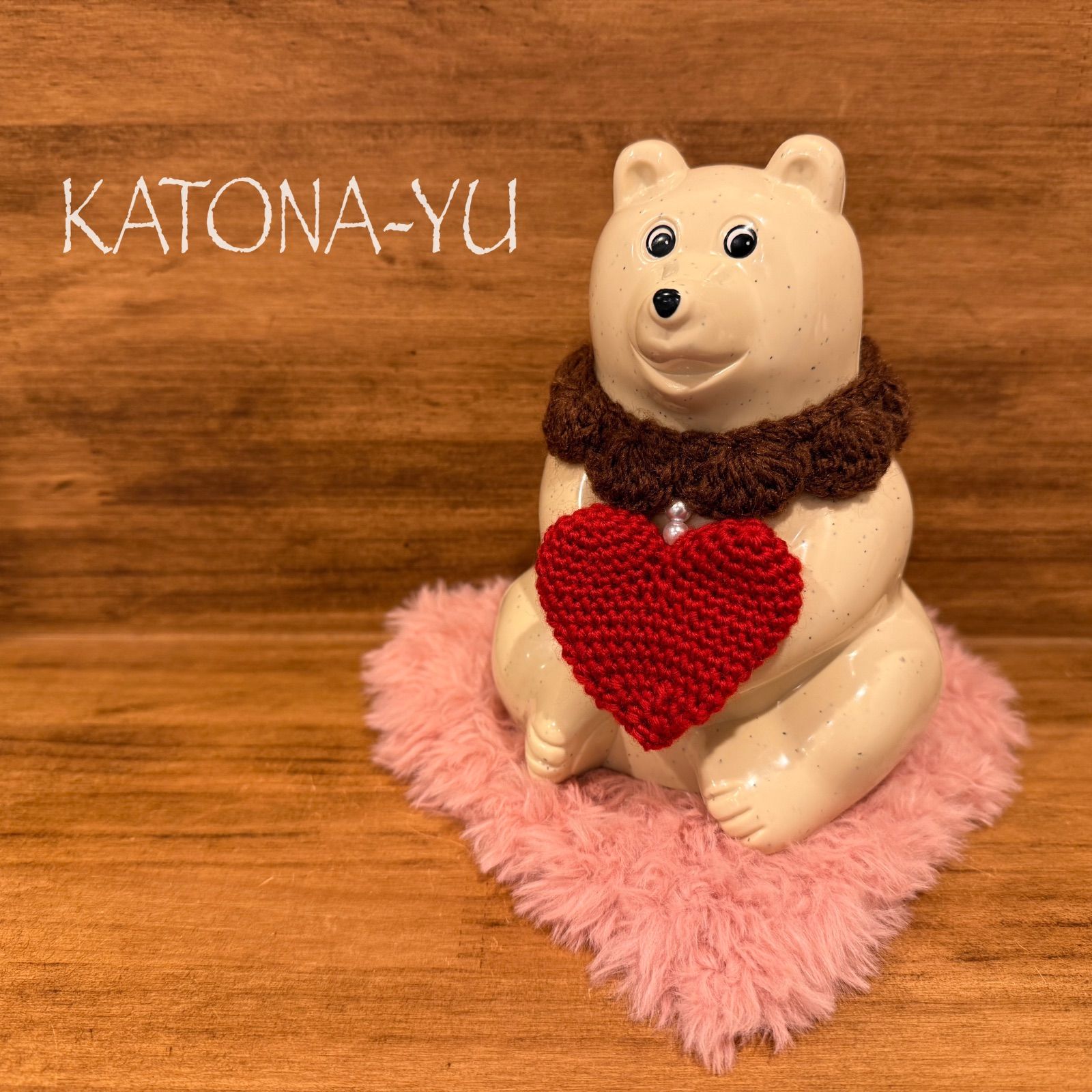 しろくま貯金箱 お着替え用 バレンタインカラーハートネックレス