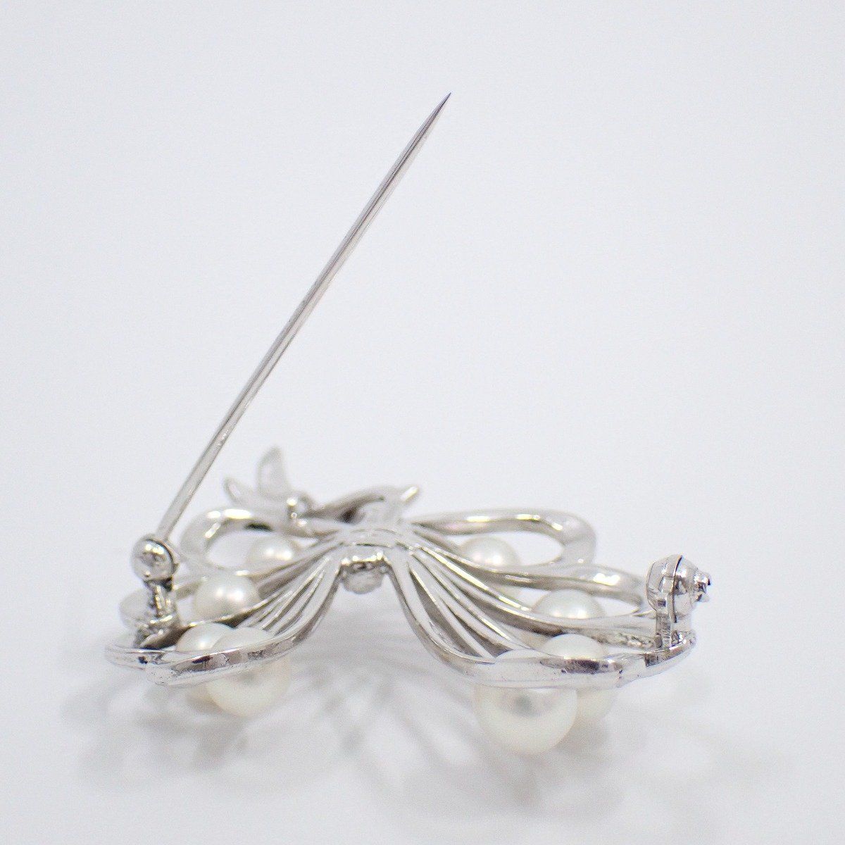 MIKIMOTO ミキモト リボンモチーフ ブローチ シルバー/パール8粒【い