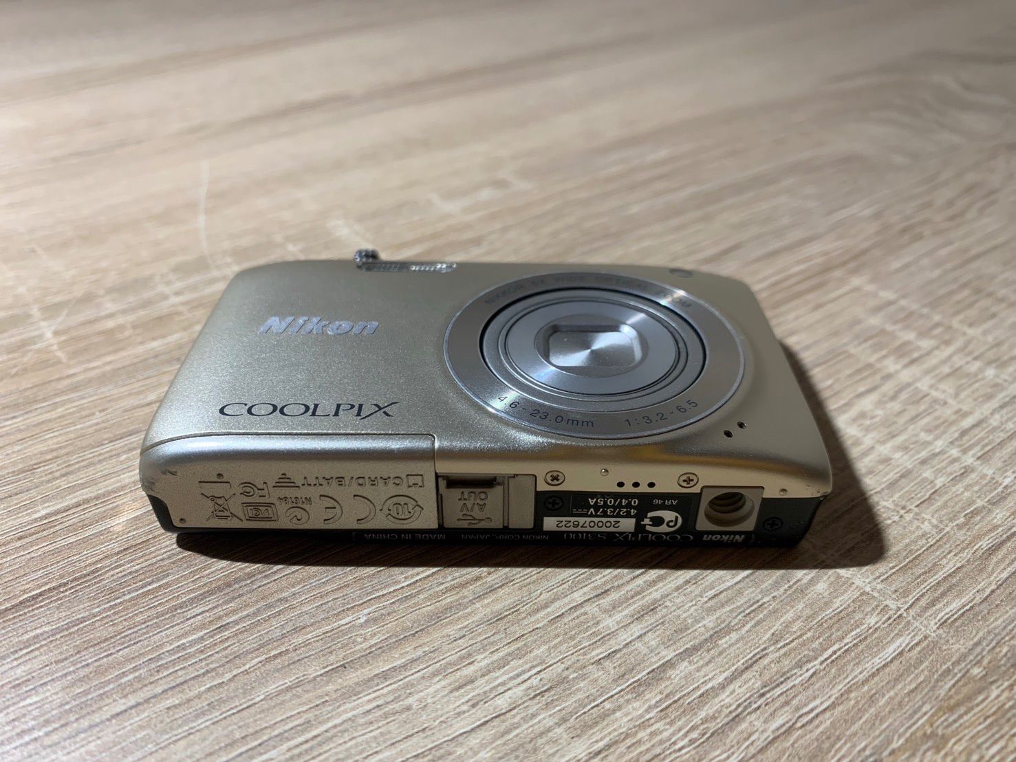 8462 Nikon COOLPIX S3100 シャンパンシルバー デジカメ ジャンク品