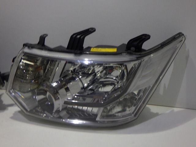 デリカD5 ヘッドライト左右 HID CV 前期 100-87918 8301C536/D291