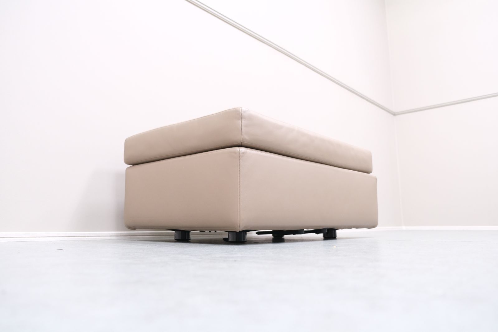 ☆展示極美品☆Cassina ixc. カッシーナ イクスシー レザー オットマン