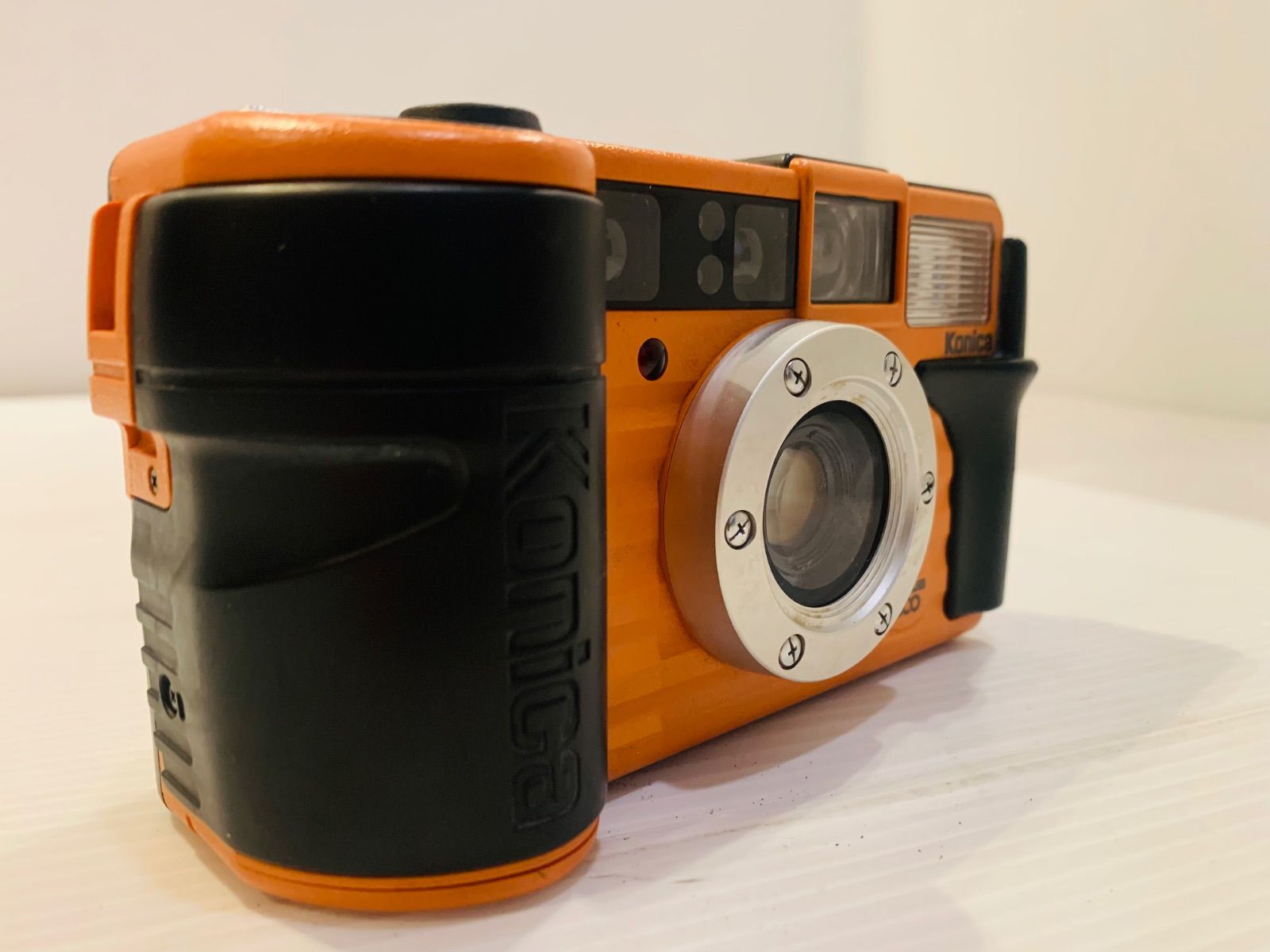 ジャンク】フィルムカメラ Konica 現場監督 LENS 28 WB ECO - メルカリ