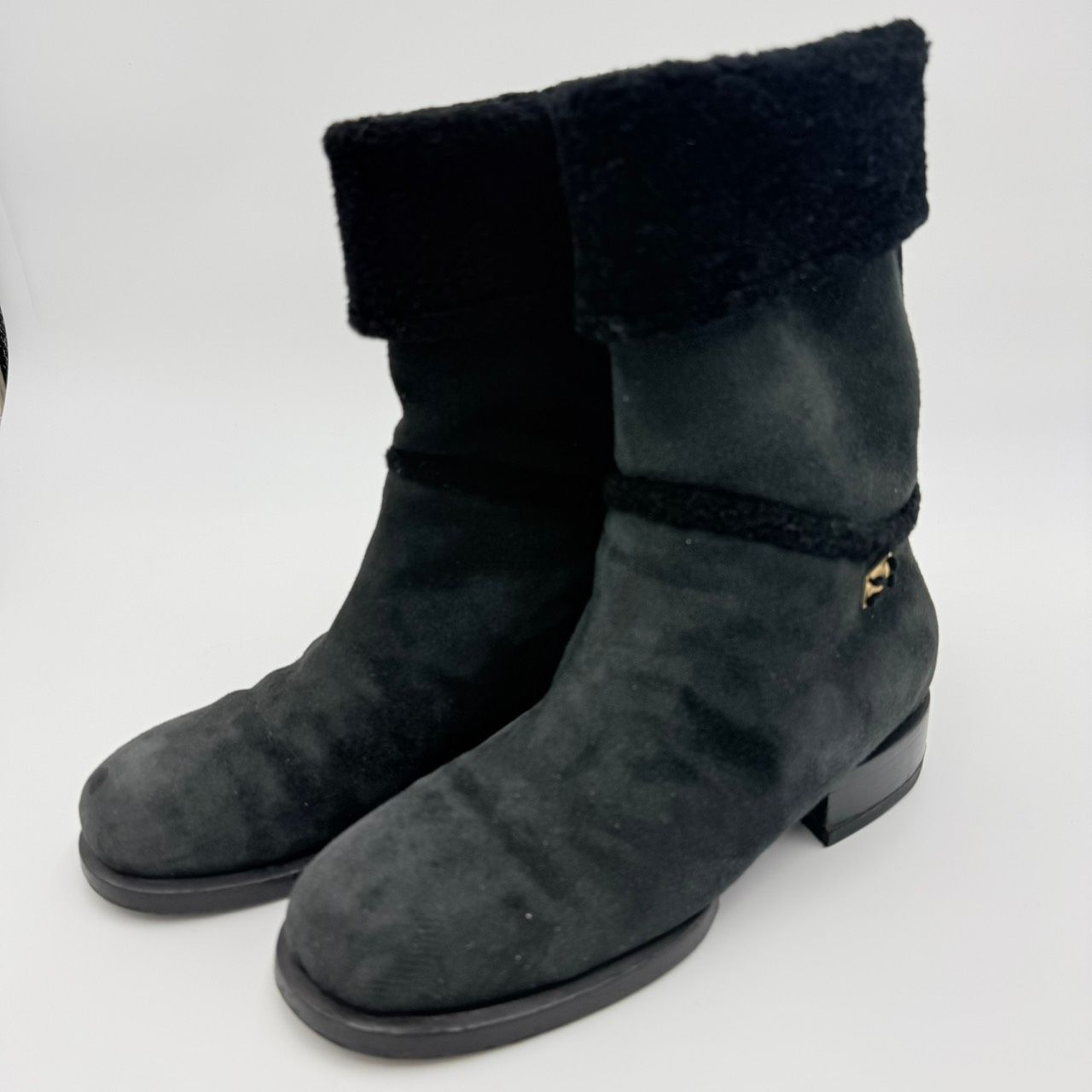 CHANEL（シャネル）ココマーク ムートン ショートブーツ ブラック