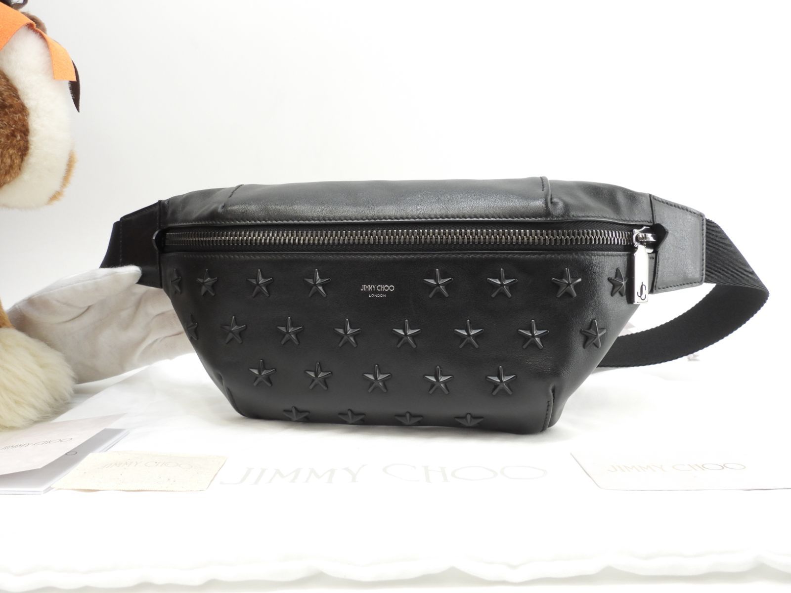 ジミーチュウ フィンズリー 黒星スタッズ レザー黒 ボディバッグ