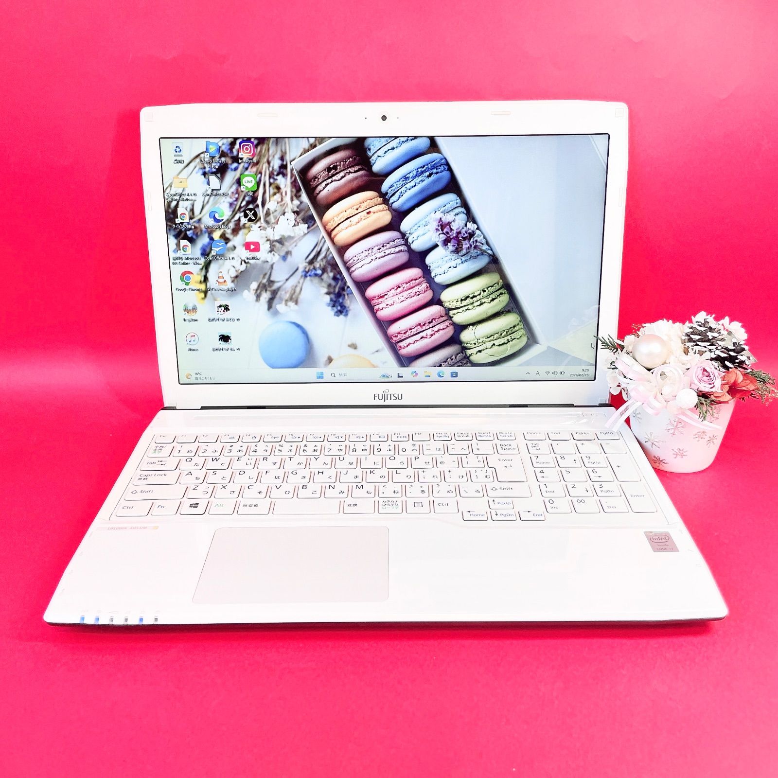 ブルーレイ見れる❣️おしゃれホワイト✨️高性能Corei7✨️薄型ノート