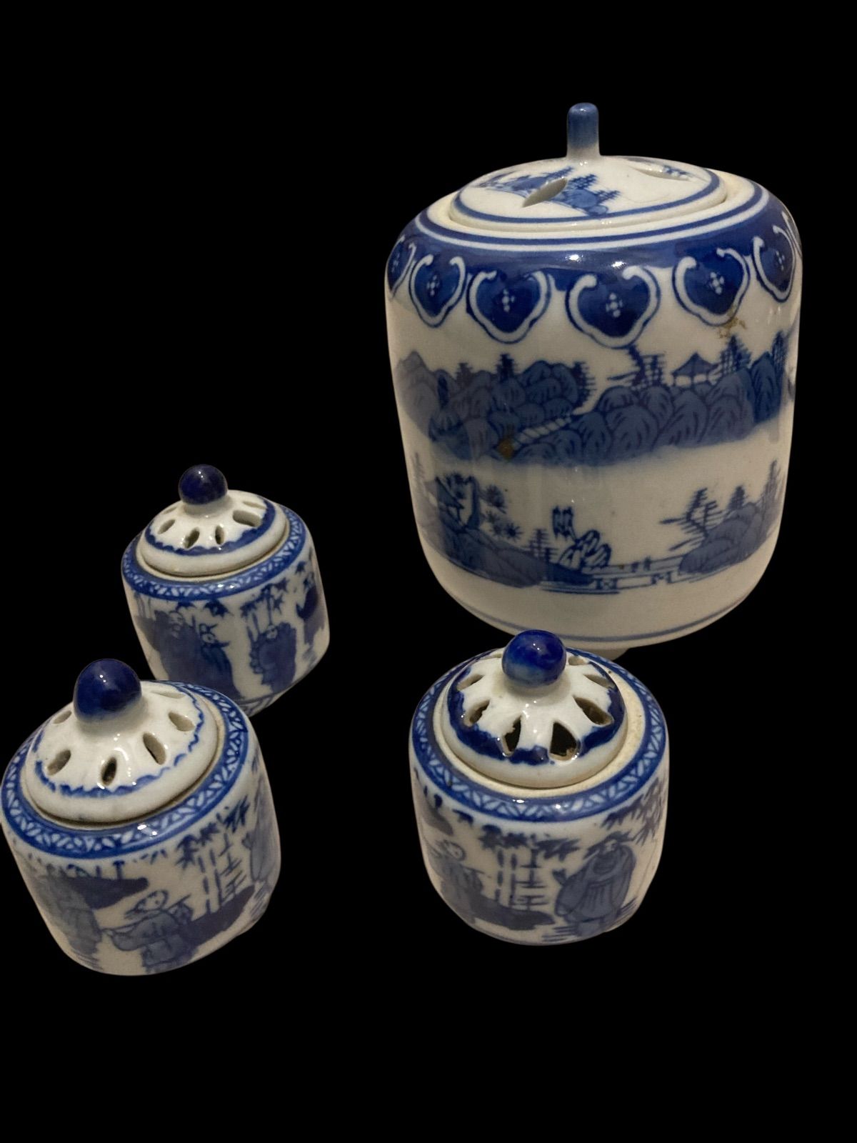 香炉 山水 賢人 4つセット 染付 そめつけ 技法 絵柄 中国風 陶磁器