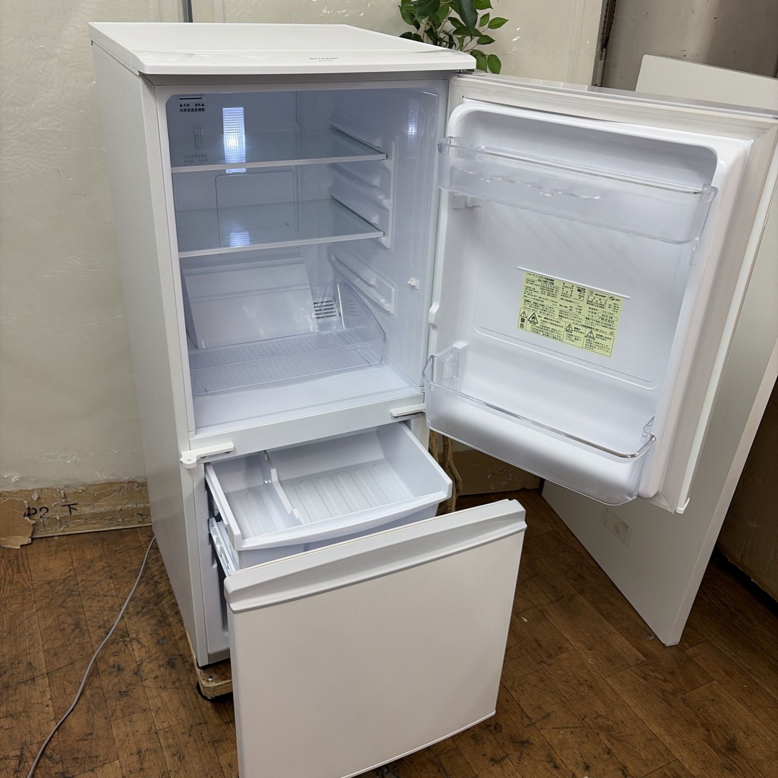 名古屋市近郊配送設置無料 】R629 ☀️ SHARP / シャープ 冷蔵庫 (137L