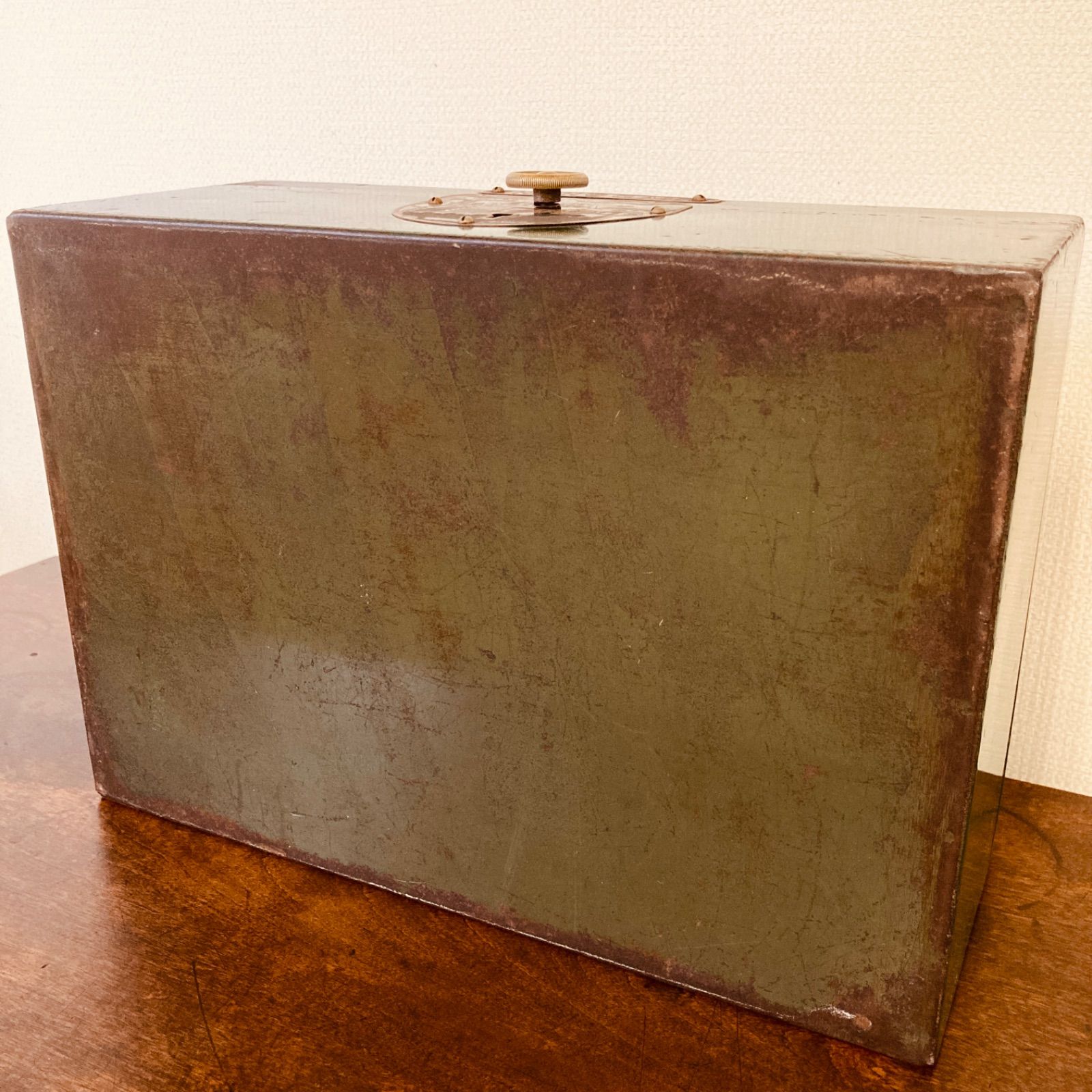 昭和レトロ 古い手提げ金庫（深緑いろ） - メルカリ